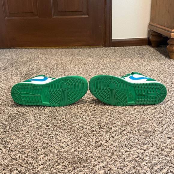 Nike Air Jordan 1 Low SE Lucky Green Aquatone Women’s 7.5 w/ Box - Picture 8 of 12